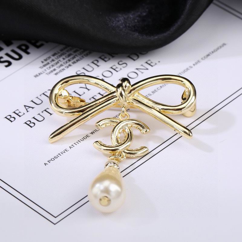 Chanel Brooch 03yxs189